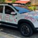 Dañan vehículo de Rubén de la Barrera con textos de «infiel»