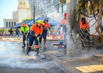 Alcaldía de San Salvador continúa trabajos de recuperación de calles en el Centro Histórico 