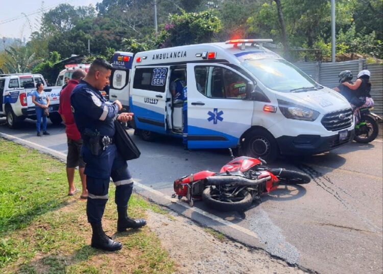 Accidente de Tránsito deja dos motociclistas con lesiones en carretera a Panchimalco