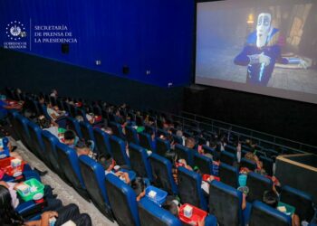 Familias salvadoreñas disfrutaron de una tarde de entretenimiento en Plaza Mundo Apopa