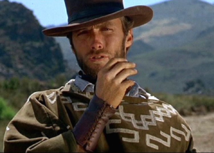 Clint Eastwood reaparece con aspecto frágil pero activo a sus 93 años