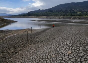 Bogotá raciona el agua ante grave sequía y embalses en mínimos históricos
