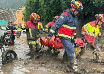 Al menos una persona muerta y varias desaparecidas tras un alud en Ecuador