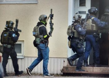 Un niño de 12 años mató a un compañero de clase e hirió a otros dos con un arma de fuego en Finlandia