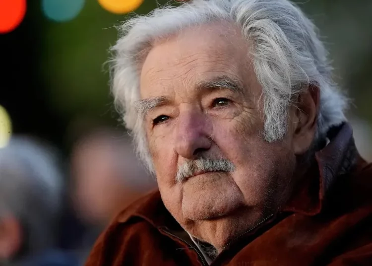 El ex presidente uruguayo José Mujica anunció que tiene un tumor en el esófago