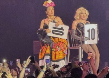 Salma Hayek sorprendió en el concierto de Madonna desde el Palacio de los Deportes en México