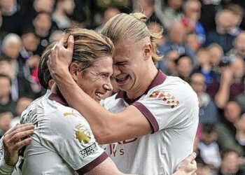 Manchester City goleó a Crystal Palace y alcanzó a Liverpool en la cima