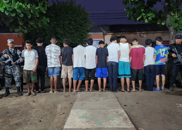 Policía captura a 16 menores de edad a quienes acusa de ser integrantes de una clica de la MS en Jiquilisco