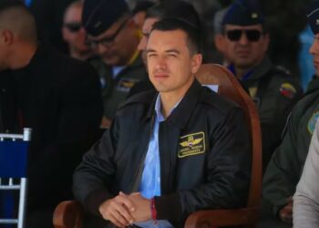 Ecuatorianos votan por reformas constitucionales