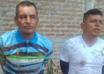Capturan a dos exagentes de la PNC por robar en una venta de sorbetes en Santa Ana