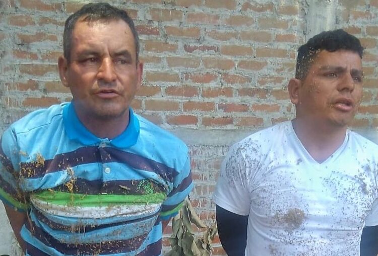 Capturan a dos exagentes de la PNC por robar en una venta de sorbetes en Santa Ana