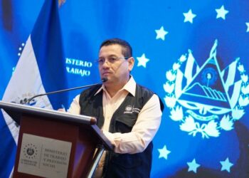 Ministro de Trabajo anuncia la salida de un nuevo contingente de salvadoreños a Canadá