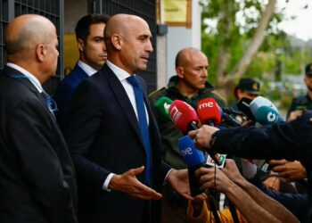 El expresidente de la Federación Española de Fútbol Luis Rubiales queda en libertad