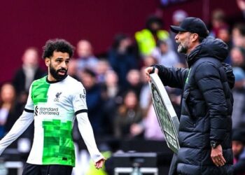 Escandalosa pelea entre Klopp y Salah durante el empate que alejó a Liverpool del título