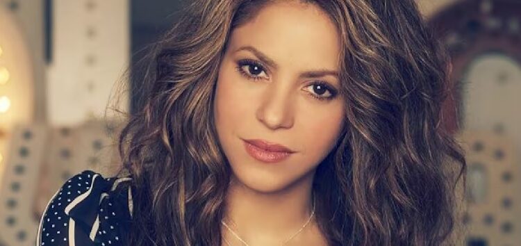Shakira confiesa que aun cree en el amor