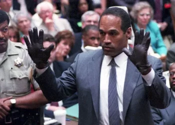 Un misterio que lleva tres décadas sin resolverse: los guantes ensangrentados que cambiaron el juicio de O.J. Simpson