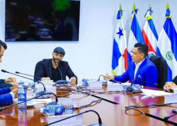 Comisión Especial concluye que unos 600 exfuncionarios de Arena, FMLN y otros habrían cobrado sobresueldos