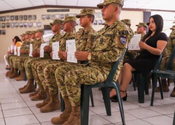 Francis Merino: 15 soldados se graduaron de bachilleres en la Segunda Brigada de Infantería de Santa Ana