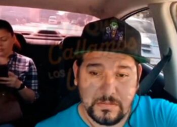 (VIDEO) Taxista se olvida que trae pasajera y se da cuenta cuando llega a su casa