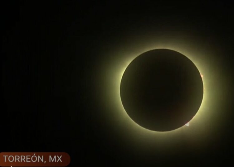 Eclipse solar total recorre el cielo de Norteamérica