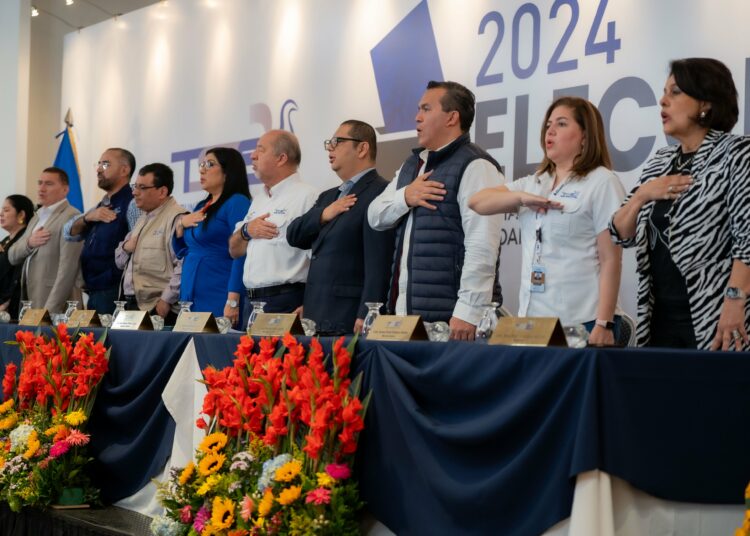 Magistrados del TSE son señalados de acoso y maltrato laboral