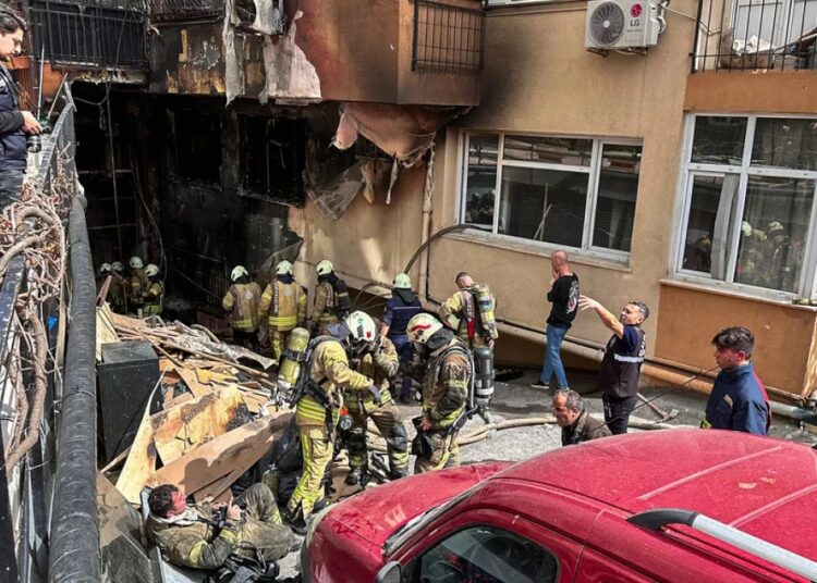 El incendio en una discoteca de Estambul que estaba en reformas dejó 29 muertos y varios heridos de gravedad