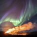 VIDEO: Una aurora boreal y la erupción de un volcán iluminan simultáneamente el cielo en Islandia