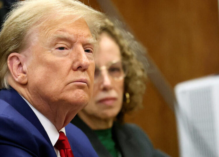 Tribunal considerará si Trump violó orden de silencio; juicio por dinero secreto avanza al segundo día