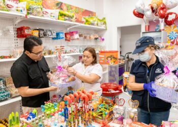 Defensoría realiza supervisión de precios y promociones para el día de la madre en el Santa Ana