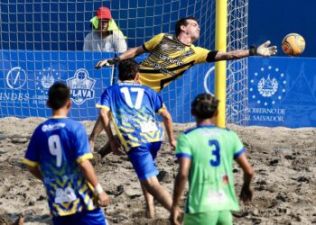 Liga de Fútbol Playa del INDES atrae a jugadores extranjeros