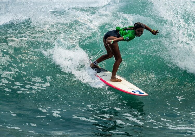 Moody y Ramos avanzaron en el repechaje del ISA World Junior Surfing Championship
