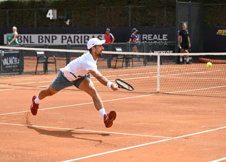 El mensaje de Novak Djokovic después de recibir un botellazo en el Masters 1000 de Roma