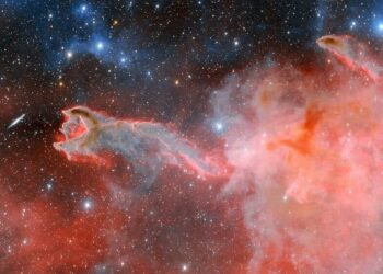 Nuevas imágenes revelan la «mano de Dios» en la Vía Láctea