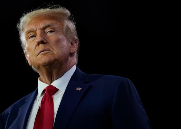 Exabogado de actriz porno Stormy Daniels dijo que Trump estuvo detrás del acuerdo