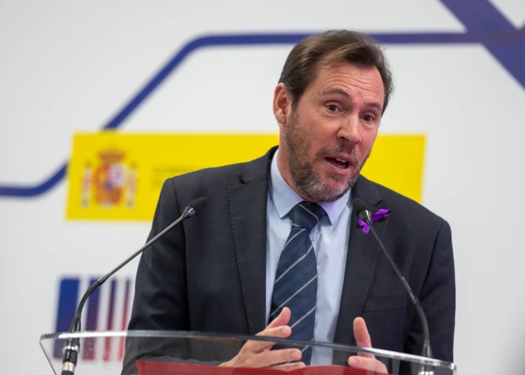 Un ministro español acusó a Javier Milei de “ingerir sustancias” y la administración argentina respondió con críticas a Pedro Sánchez