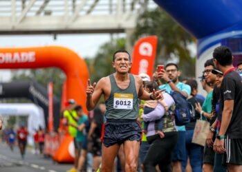 Francis Merino Monroy ganó primer lugar de 21 kilómetros Máster D, de la Media Maratón Bicentenario de la Fuerza Armada