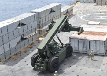 Militares de EEUU culminan instalación de muelle en Gaza, ayuda empezará a llegar pronto