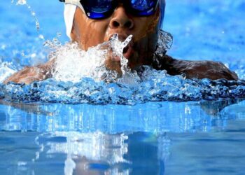 Gerardo Vásquez resalta en natación en la Copa El Salvador 2024