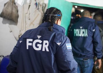 Giran 30 órdenes de captura contra red dedicada a estafa y falsificación de dinero