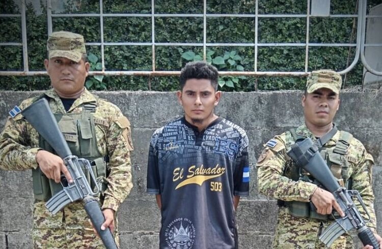 Arrestan a pandillero que poseía en su celular imágenes y videos alusivos a las maras