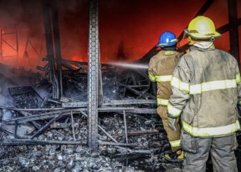 Autoridades controlaron incendio en bulevar Venezuela