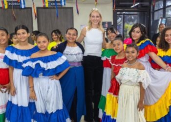 PRIMERA DAMA DE ECUADOR VISITA EL CUBO DE LA COLONIA ZACAMIL