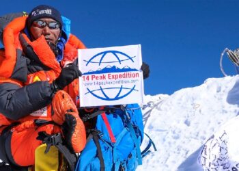 Kami Rita celebra su ascenso número 29 al Everest