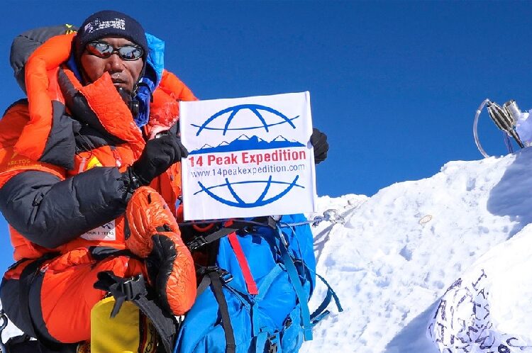Kami Rita celebra su ascenso número 29 al Everest