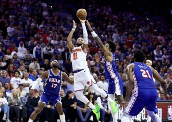 Knicks superan 118-115 a 76ers y avanzan a semifinales del Este