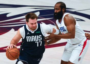 Mavs apalean 123-93 a Clippers y están a un triunfo de avanzar