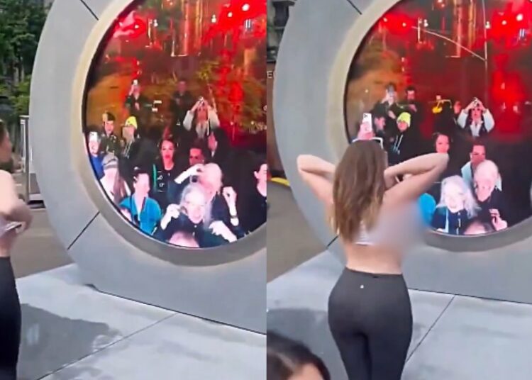 Cerraron el portal que conectaba Nueva York y Dublín después que una modelo de OnlyFans se desnudara