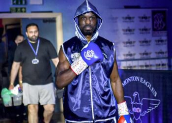 El boxeador británico Sherif Lawal murió en su primera pelea como profesional tras recibir un golpe en la sien