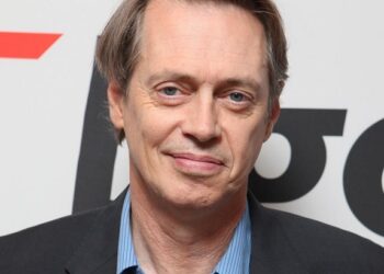 Actor Steve Buscemi recibe un puñetazo en momento que paseaba por Nueva York