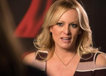 Actriz porno insiste en afirmación de que tuvo un encuentro sexual con Trump